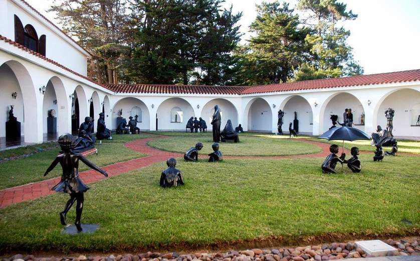 פסלים בחצר במוזיאון פונטה דל אסטה